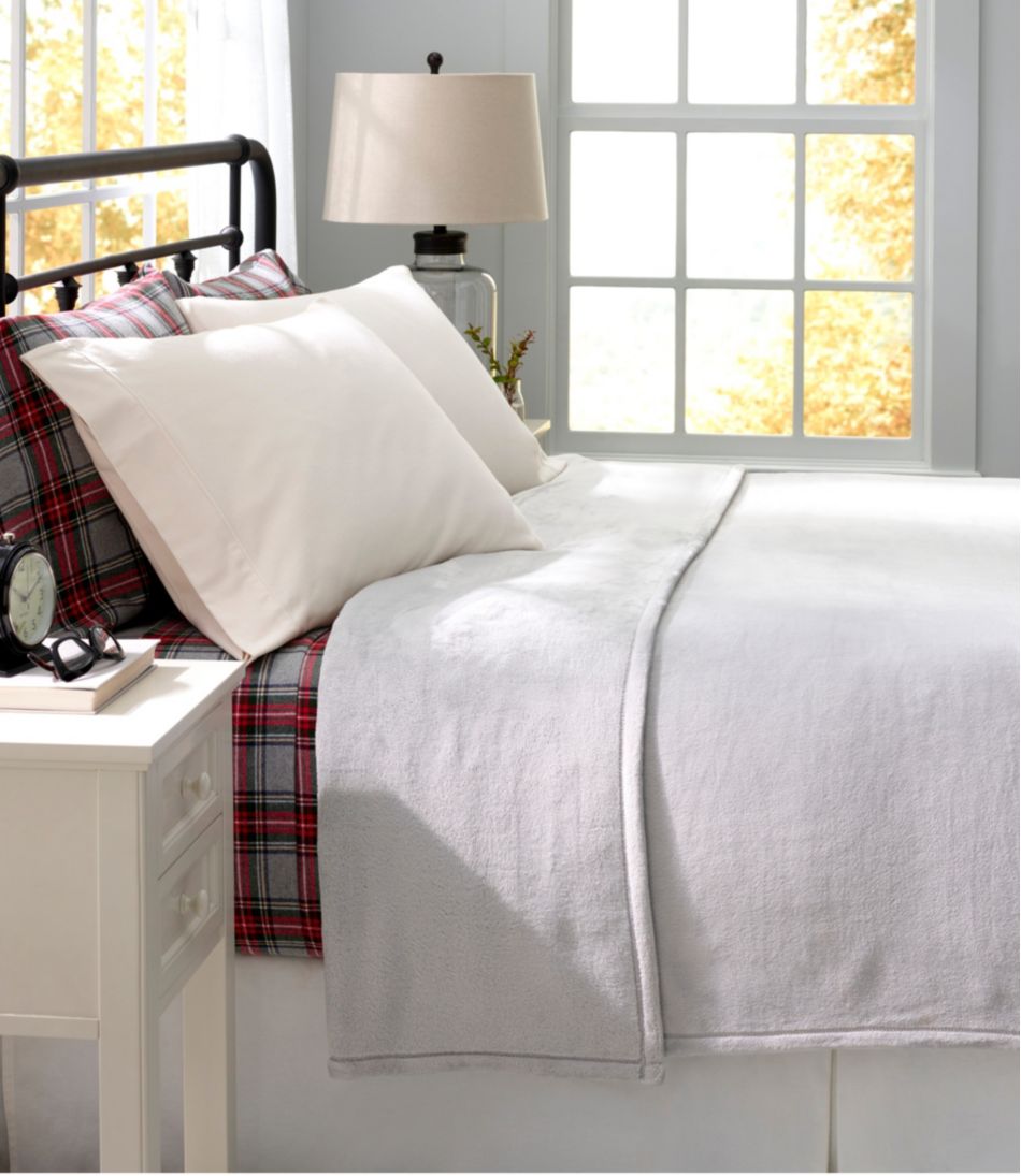 Wicked Cozy Blanket / L.L.Bean