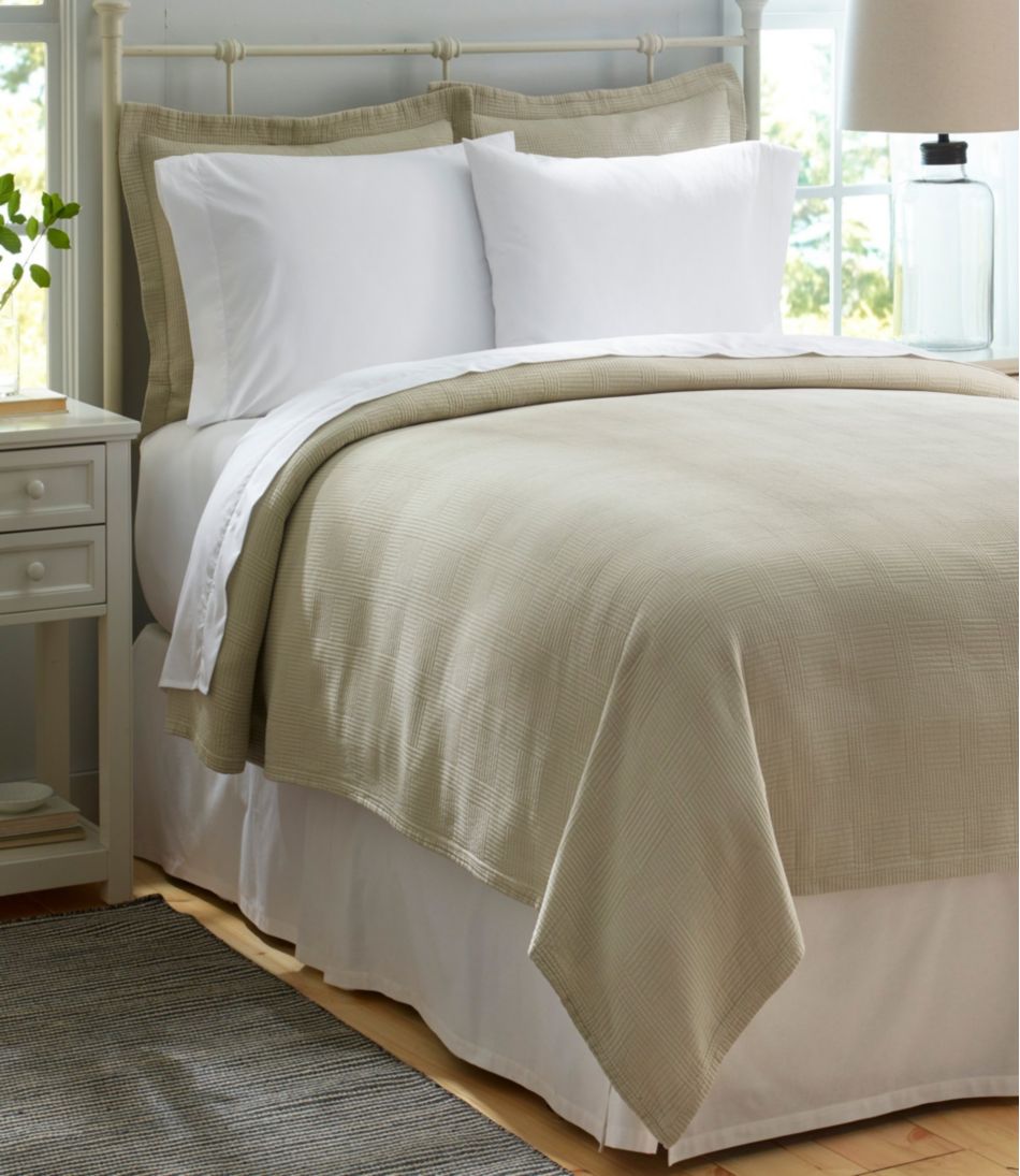 Vintage Matelassé Coverlet / L.L.Bean