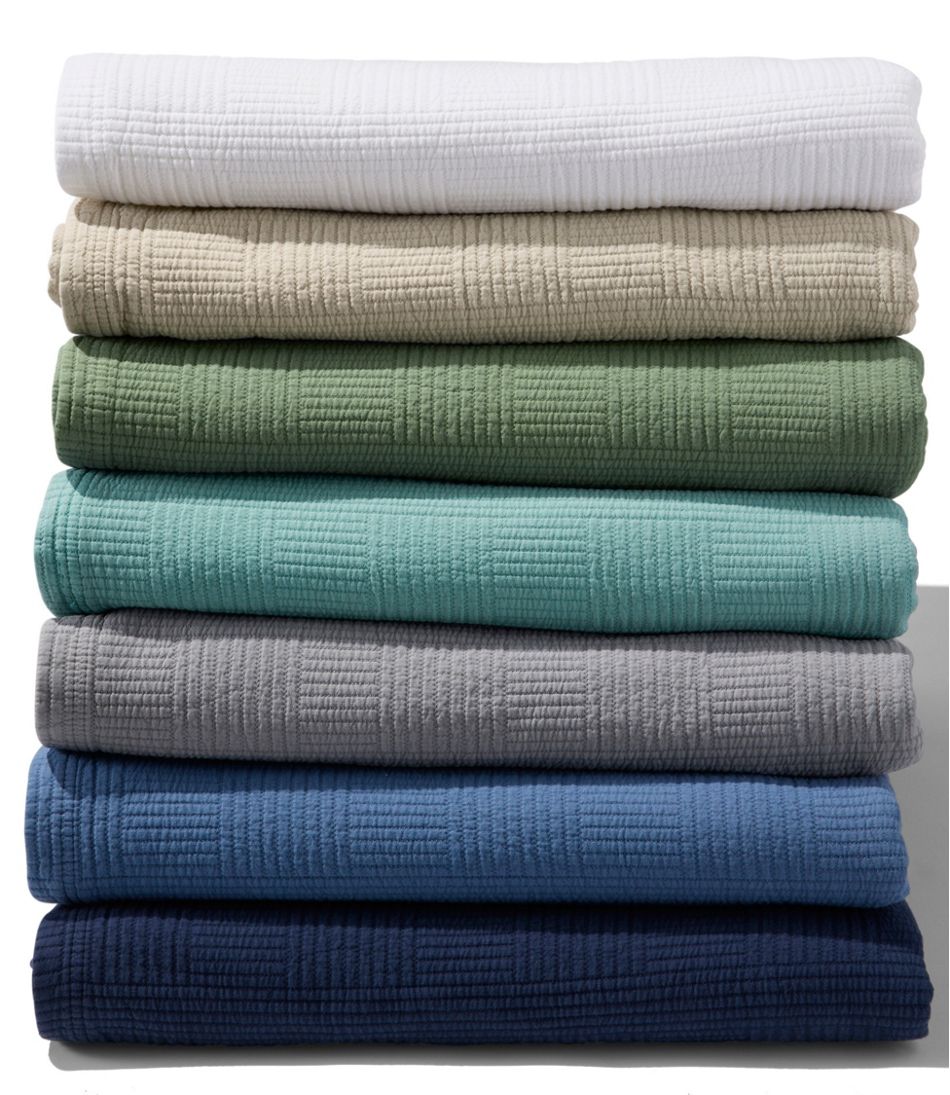 Vintage Matelassé Coverlet / L.L.Bean