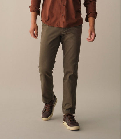 Men's Field Chinos, Standard Fit, Straight Leg / L.L.Bean